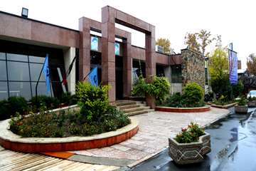 پاییز در دانشگاه علوم بهزیستی و توانبخشی